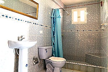 Ba&ntilde;o habitacion 1