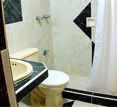 Ba&ntilde;o habitacion 1