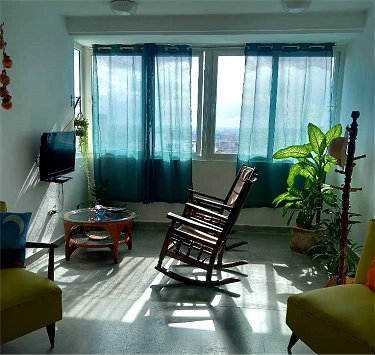 Sala de estar, terraza al fondo