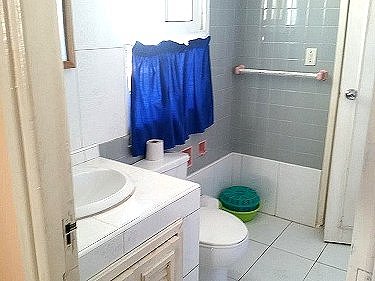 Ba&ntilde;o de un apartamento 