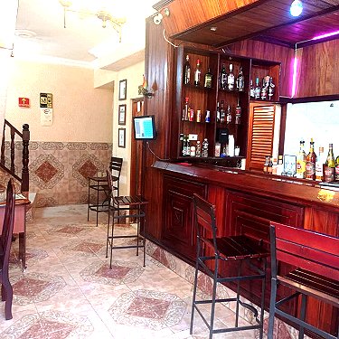 Bar en planta baja