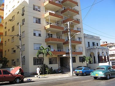 Edificio donde esta el apartamento de Clara
