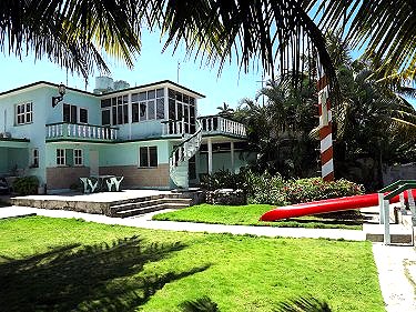 Jardin en el exterior de la casa