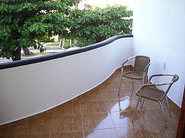 Terraza en la parte delantera de la casa