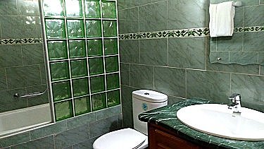 Ba&ntilde;o habitacion 4