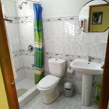 Ba&ntilde;o de la habitacion 2