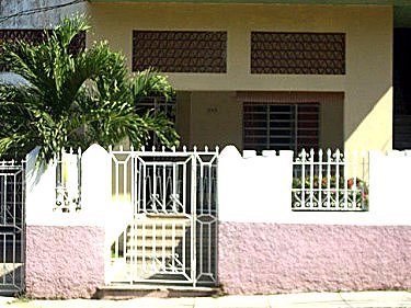 
Entrada a la casa de Librada y Nidia vista desde el exterior