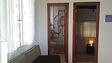 Sala de estar, al fondo habitacion y ba&ntilde;o
