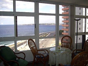 Vista hacia el mar desde el salon