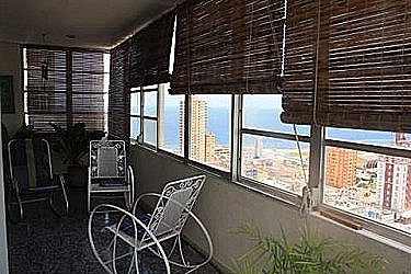 Terraza acristalada del apartamento