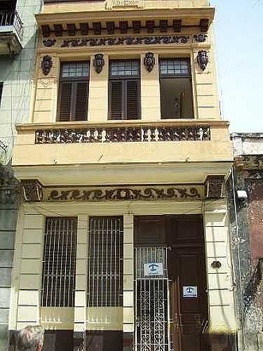 Vista desde la calle, el apartamento esta en la parte de arriba