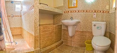 Ba&ntilde;o habitacion 4