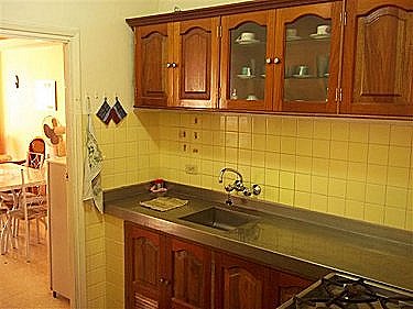 Cocina del apartamento equipada