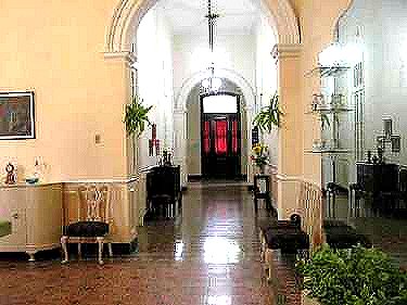 Entrada principal y recibidor