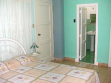 Habitacion 2 con el ba&ntilde;o al fondo