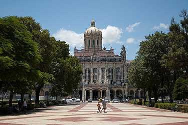 El Museo de la Revolucion esta muy cerca del apartamento de Ivette