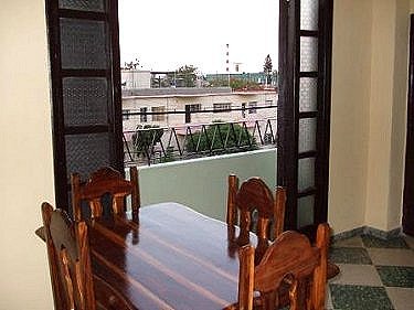 Sala con salida al balcon