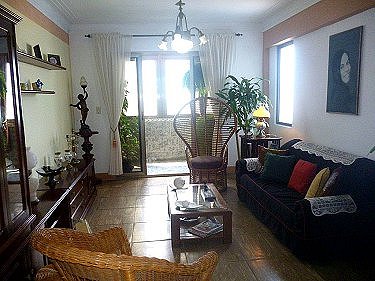 Sala de estar, balcon al fondo