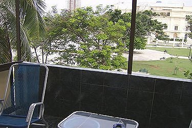 Terraza descubierta vista al parque